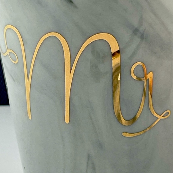 Jumway: Ceramic Marbled Mr and Mrs Gift Box Coffee Mugs, Lids & Gold Spoons Set - Picture 2 of 16